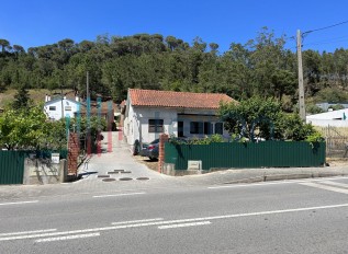 CASA DE HABITAÇÃO COM LOGRADOURO