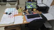 1 computador com teclado e rato e uma impressora marca “EPSON” ET 2751