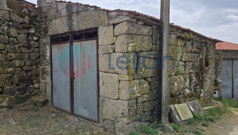 PRÉDIO URBANO COM ÁREA TOTAL DE 45 M2