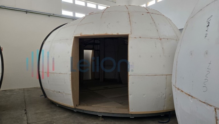 1 BUNGALOW DE FORMA OVAL COM REVESTIMENTO E PRÉ- INSTALAÇÃO ELÉTRICA (incompleto)