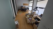 DIVERSO MATERIAL DE ESCRITÓRIO E DIVERSAS CAIXAS DE ROUPA E CALÇADO MULTIMARCAS