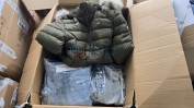 DIVERSO MATERIAL DE ESCRITÓRIO E DIVERSAS CAIXAS DE ROUPA E CALÇADO MULTIMARCAS