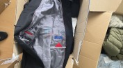 DIVERSO MATERIAL DE ESCRITÓRIO E DIVERSAS CAIXAS DE ROUPA E CALÇADO MULTIMARCAS