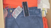 DIVERSO MATERIAL DE ESCRITÓRIO E DIVERSAS CAIXAS DE ROUPA E CALÇADO MULTIMARCAS