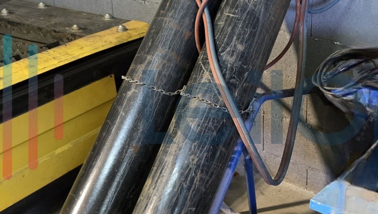 CARRINHO COM 2 BOTIJAS DE OXIGÉNIO COM MANÓMETROS E UM MAÇARICO 