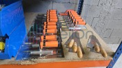LOTE COMPOSTO POR DIVERSAS FERRAMENTAS E ACESSÓRIOS COM 2 ESTANTES
