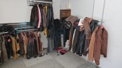 DIVERSO MATERIAL E EQUIPAMENTO PARA CONFEÇÃO DE PELES
