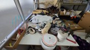 DIVERSO MATERIAL E EQUIPAMENTO PARA CONFEÇÃO DE PELES