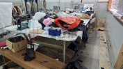DIVERSO MATERIAL E EQUIPAMENTO PARA CONFEÇÃO DE PELES