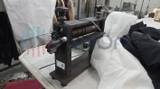 DIVERSO MATERIAL E EQUIPAMENTO PARA CONFEÇÃO DE PELES