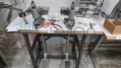 DIVERSO MATERIAL E EQUIPAMENTO PARA CONFEÇÃO DE PELES