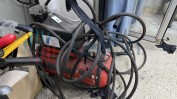 DIVERSO MATERIAL E EQUIPAMENTO PARA CONFEÇÃO DE PELES