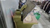 DIVERSO MATERIAL E EQUIPAMENTO PARA CONFEÇÃO DE PELES