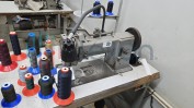 DIVERSO MATERIAL E EQUIPAMENTO PARA CONFEÇÃO DE PELES