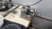 DIVERSO MATERIAL E EQUIPAMENTO PARA CONFEÇÃO DE PELES