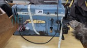 DIVERSO MATERIAL E EQUIPAMENTO PARA CONFEÇÃO DE PELES