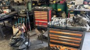 DIVERSO EQUIPAMENTO DE ESCRITÓRIO E DIVERSO MATERIAL E EQUIPAMENTO PARA REPARAÇÃO DE PESADOS