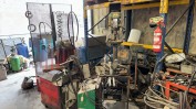 DIVERSO EQUIPAMENTO DE ESCRITÓRIO E DIVERSO MATERIAL E EQUIPAMENTO PARA REPARAÇÃO DE PESADOS