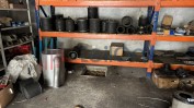 DIVERSO EQUIPAMENTO DE ESCRITÓRIO E DIVERSO MATERIAL E EQUIPAMENTO PARA REPARAÇÃO DE PESADOS
