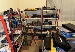 DIVERSO EQUIPAMENTO DE ESCRITÓRIO E DIVERSO MATERIAL E EQUIPAMENTO PARA REPARAÇÃO DE PESADOS