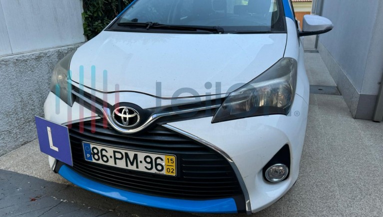 TOYOTA YARIS do ano 2015
