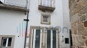 1/3 DA FRAÇÃO AUTÓNOMA DESIGNADA PELA LETRA “B” DO PRÉDIO URBANO – COMPOSTO POR HABITAÇÃO NO PRIMEIRO E SEGUNDO ANDAR E SÓTÃO