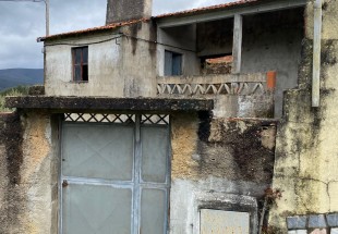 1/3 DO PRÉDIO URBANO – CASA DE HABITAÇÃO DE R/C E 1º ANDAR