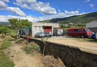 PRÉDIO RÉS DO CHÃO, DESTINADO A ADEGA E ARRUMOS