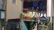 PRÉDIO RUBANO COMPOSTO POR CASA DE RÉS-DO-CHÃO E 1.º ANDAR DESTINADA A HABITAÇÃO