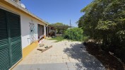 PRÉDIO URBANO COMPOSTO POR RÉS-DO-CHÃO, SÓTÃO, ANEXO E LOGRADOURO
