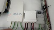 PAINÉIS SOLARES COM EQUIPAMENTO 