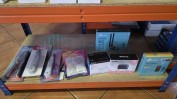 DIVERSO MATERIAL INFORMÁTICO, ARTIGOS DE PAPELARIA, RETALHO DE PERFUMES, COSMÉTICOS, PRODUTOS DE HIGIENE E ARTIGOS DE DROGARIA