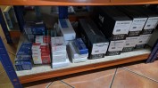 DIVERSO MATERIAL INFORMÁTICO, ARTIGOS DE PAPELARIA, RETALHO DE PERFUMES, COSMÉTICOS, PRODUTOS DE HIGIENE E ARTIGOS DE DROGARIA