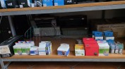 DIVERSO MATERIAL INFORMÁTICO, ARTIGOS DE PAPELARIA, RETALHO DE PERFUMES, COSMÉTICOS, PRODUTOS DE HIGIENE E ARTIGOS DE DROGARIA