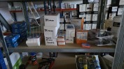 DIVERSO MATERIAL INFORMÁTICO, ARTIGOS DE PAPELARIA, RETALHO DE PERFUMES, COSMÉTICOS, PRODUTOS DE HIGIENE E ARTIGOS DE DROGARIA