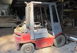 EMPILHADOR DA MARCA “AR”