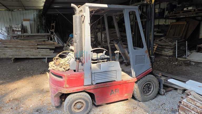 EMPILHADOR DA MARCA “AR”