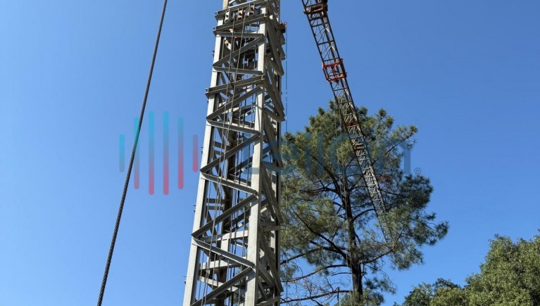 GRUA DA MARCA “TECNO” DO TIPO GAM