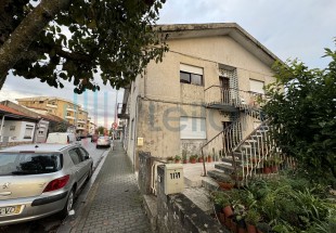 PRÉDIO URBANO COMPOSTO POR CASA DE CAVE, RÉS DO CHÃO E ANDAR | RIO TINTO - GONDOMAR