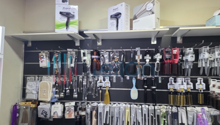 PRODUTOS DE CABELEIREIRO, PRODUTOS COSMÉTICA, HIGIENE E LIMPEZA, MOBILIÁRIO PARA CABELEIREIROS, COMÉRCIO DE FERRAMENTAS PARA CABELEIREIROS