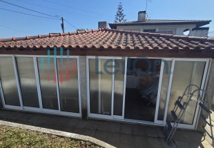 PRÉDIO MISTO – CASA DE RÉS-DO-CHÃO E 1º ANDAR COM DEPENDÊNCIAS – HABITAÇÃO – LOGRADOURO, TERRENO DE CULTURA COM ÁREA TOTAL DE 2830 M2 OVAR