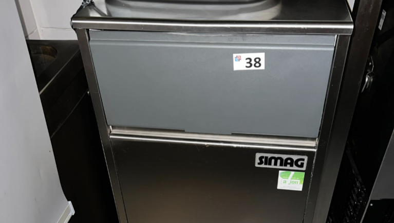 1 MÁQUINA DE GELO DA MARCA “SIMAG”