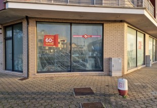 ESTABELECIMENTO COMERCIAL COM GARAGEM