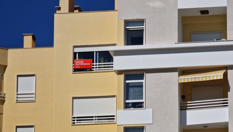 APARTAMENTO T3 COM ARRECADAÇÃO E GARAGEM - PAREDE, CASCAIS